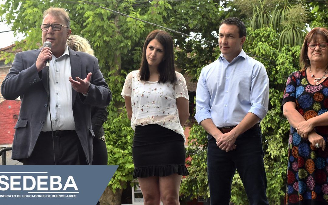 SEDEBA entregó ocho becas a los egresados de Técnica de Flcio Varela